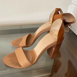 CHLOE Ankle-Strap Sandals Size 7 beige and nude leather